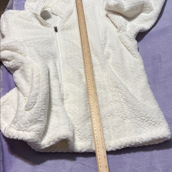 Cozy White Zip-Up Jacket - Picture 8 of 11